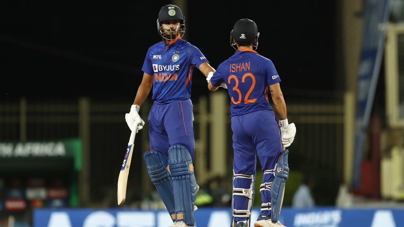 Dravid Urges Iyer, Kishan to Prioritize Domestic Cricket for National Team Return