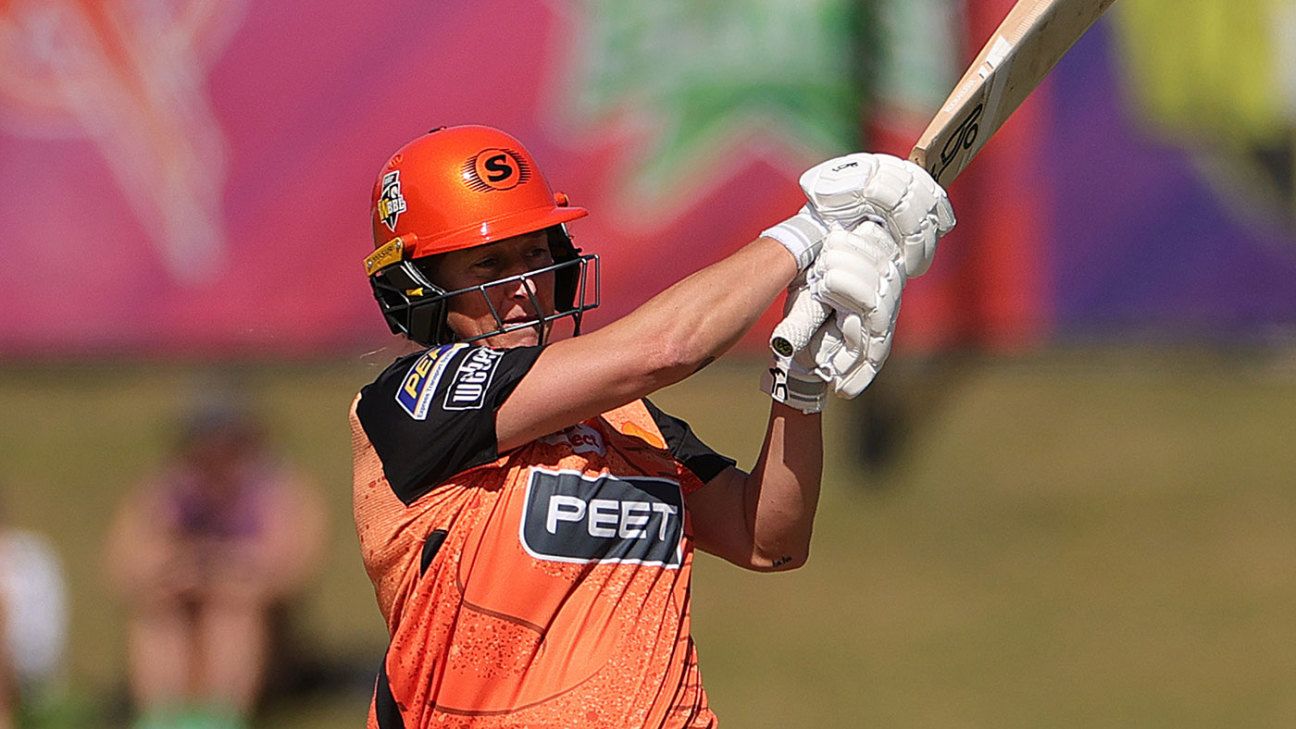 Sophie Devine Extends Stay with Perth Scorchers for Two More Seasons