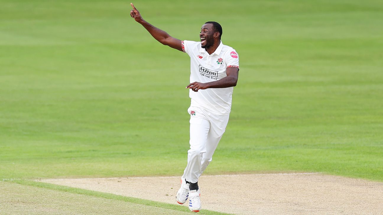 Lancashire Dominate Worcestershire with New Ball Onslaught