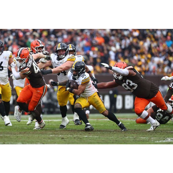 Tactical Awareness: Understanding Positional Play and Game Management in Football