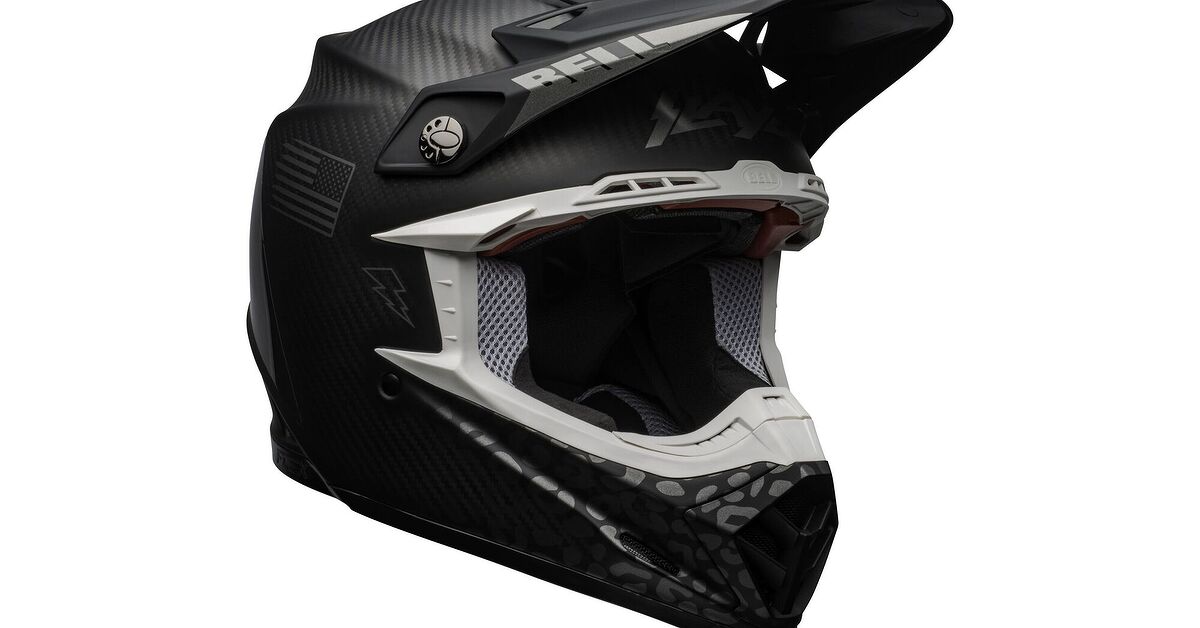 6D ATR-1 Helmet on a clean background