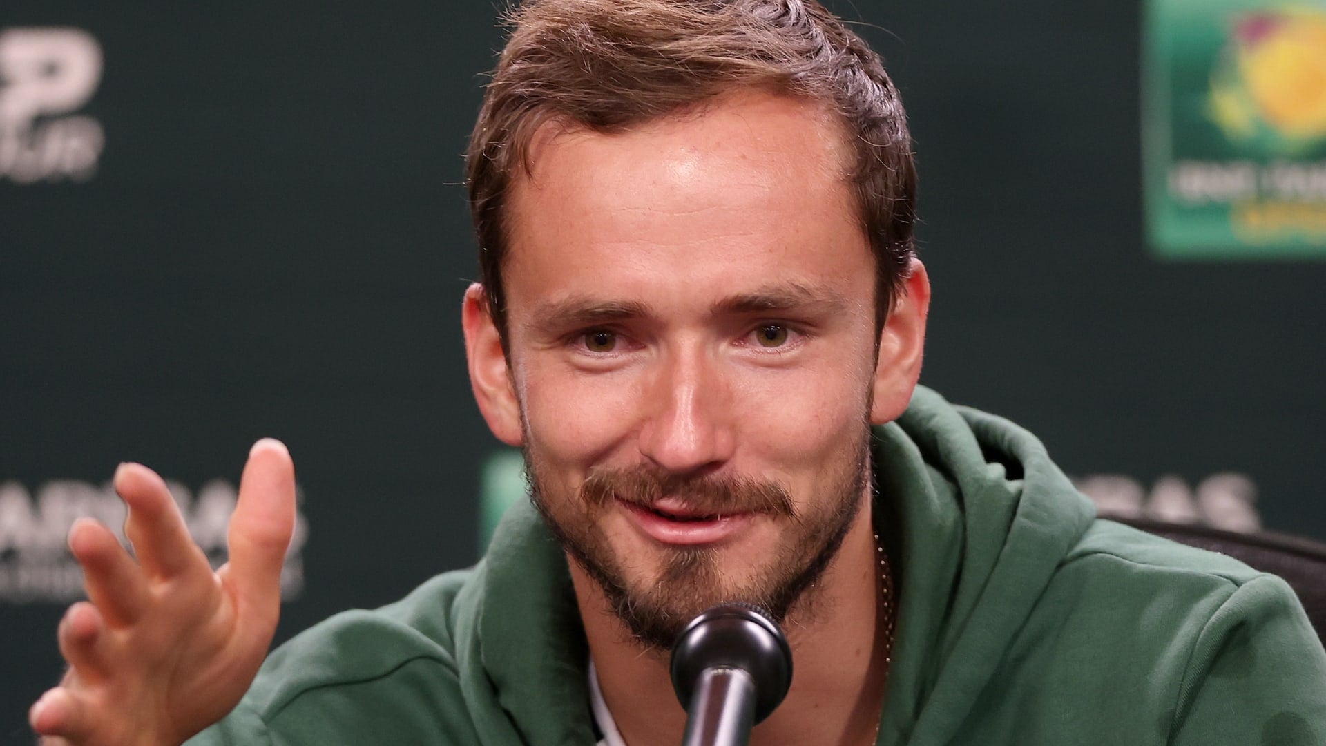 Medvedev Overcomes Flickering Lights to Advance at Indian Wells