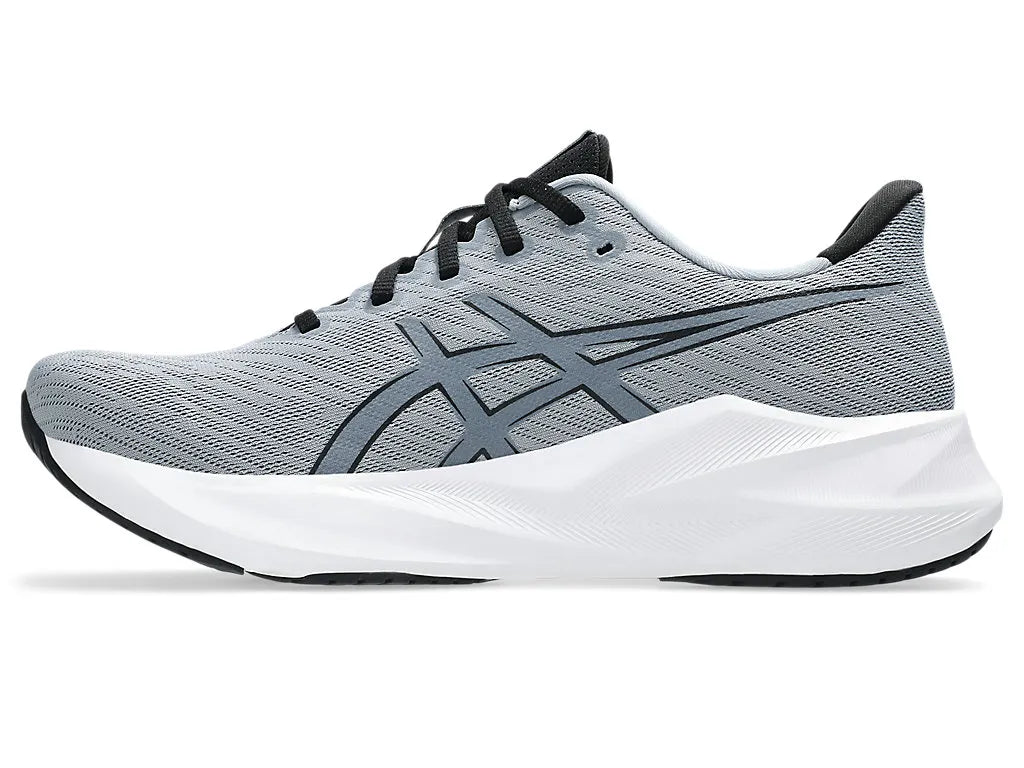 Asics_VersaBlast4_left_InstaSport