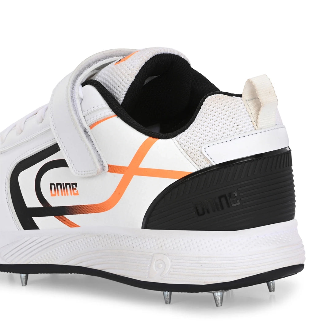 D9 Classic - 1 Cricket Spike Shoes - White/Black