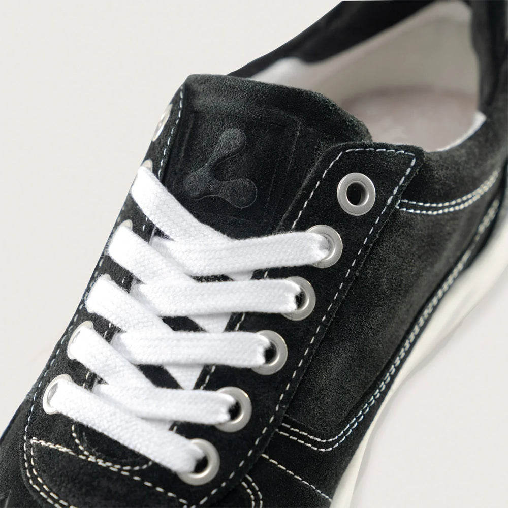 Lazo_Hypernova_Sneakers_ObsidianBlack_Right_Lace_InstaSport