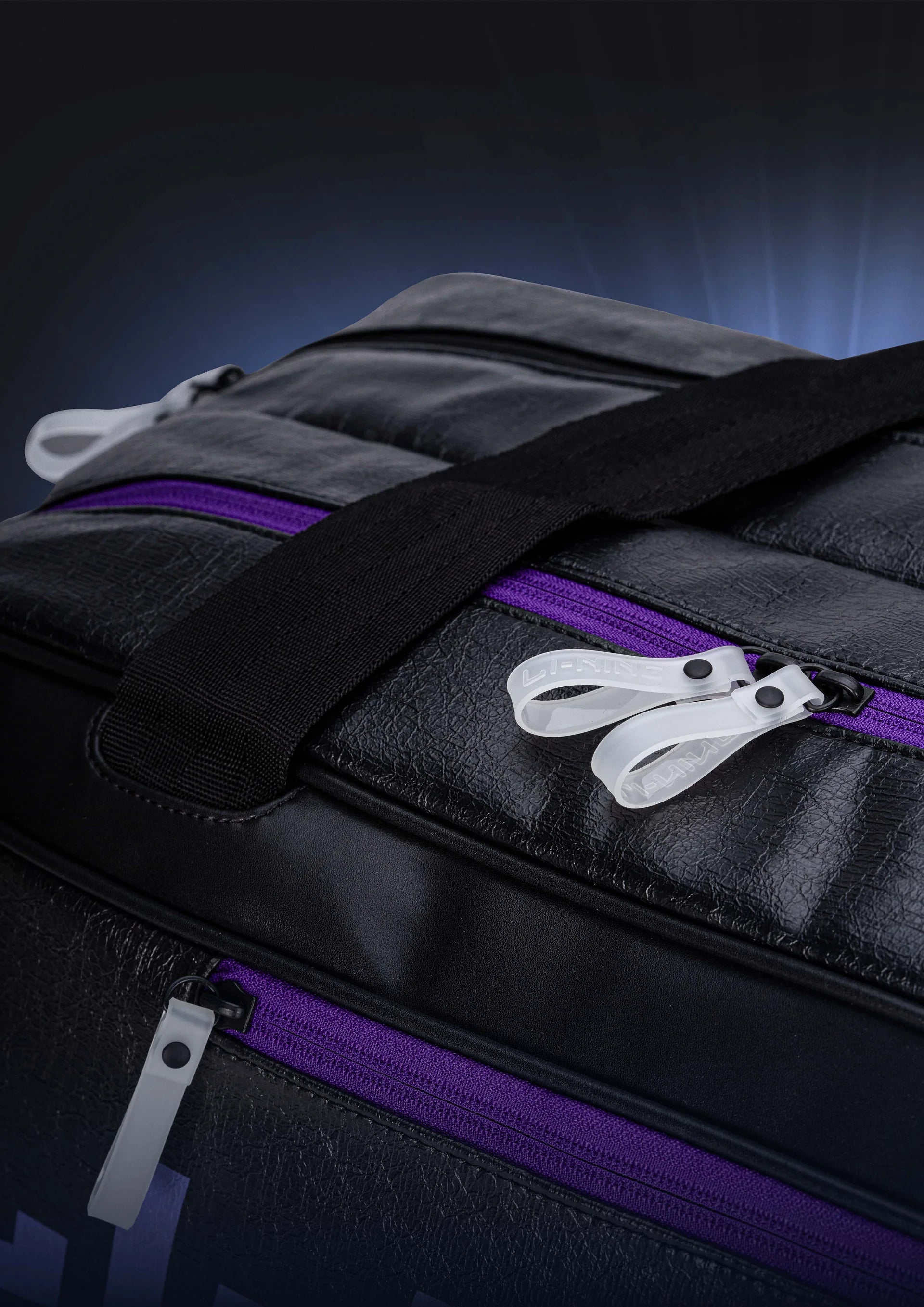 Lining_Dolph_Badminton_Kitbag_Zip_InstaSport