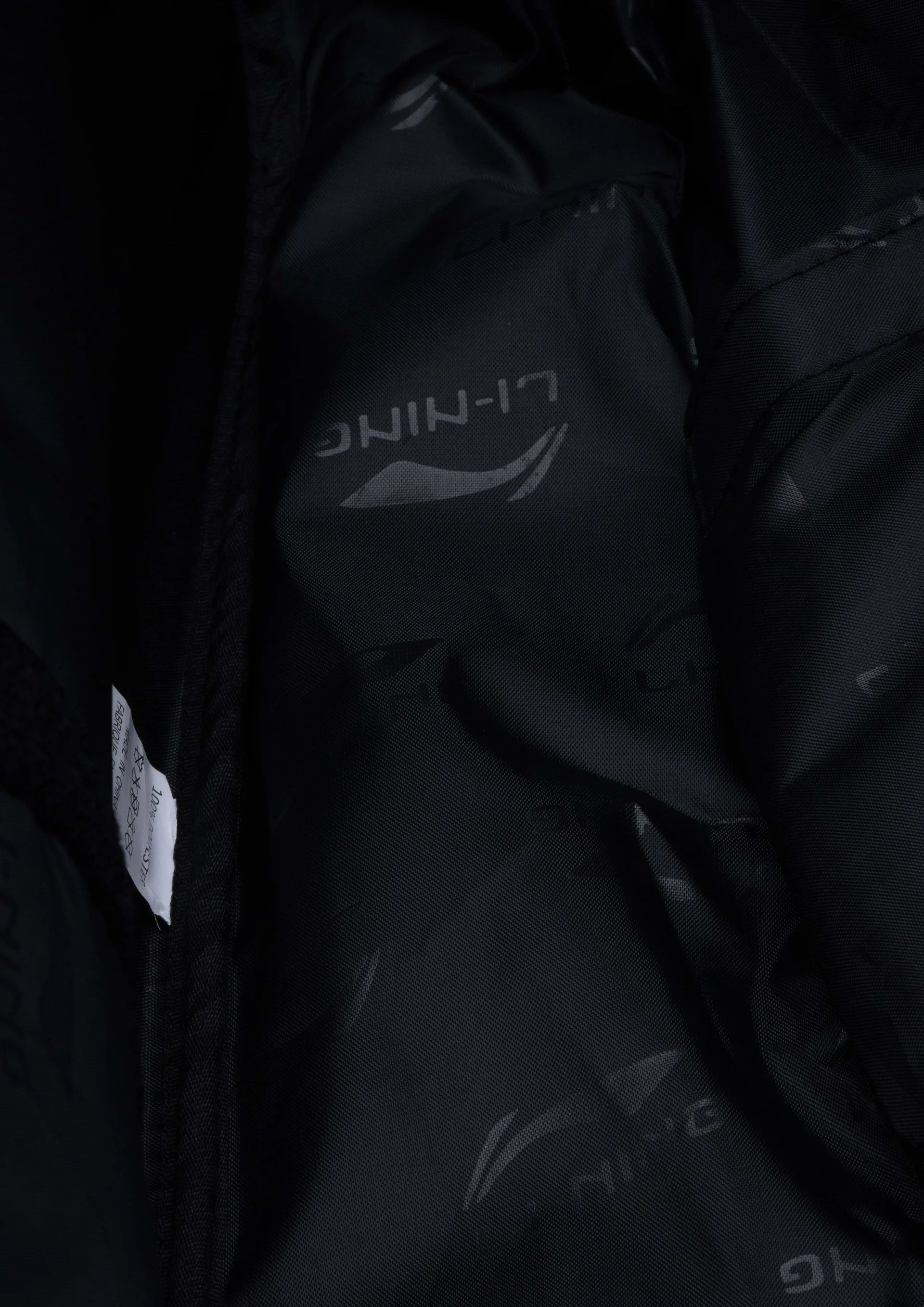 Lining_Dolph_Kit_Bag_Ample_Storage_Space_InstaSport