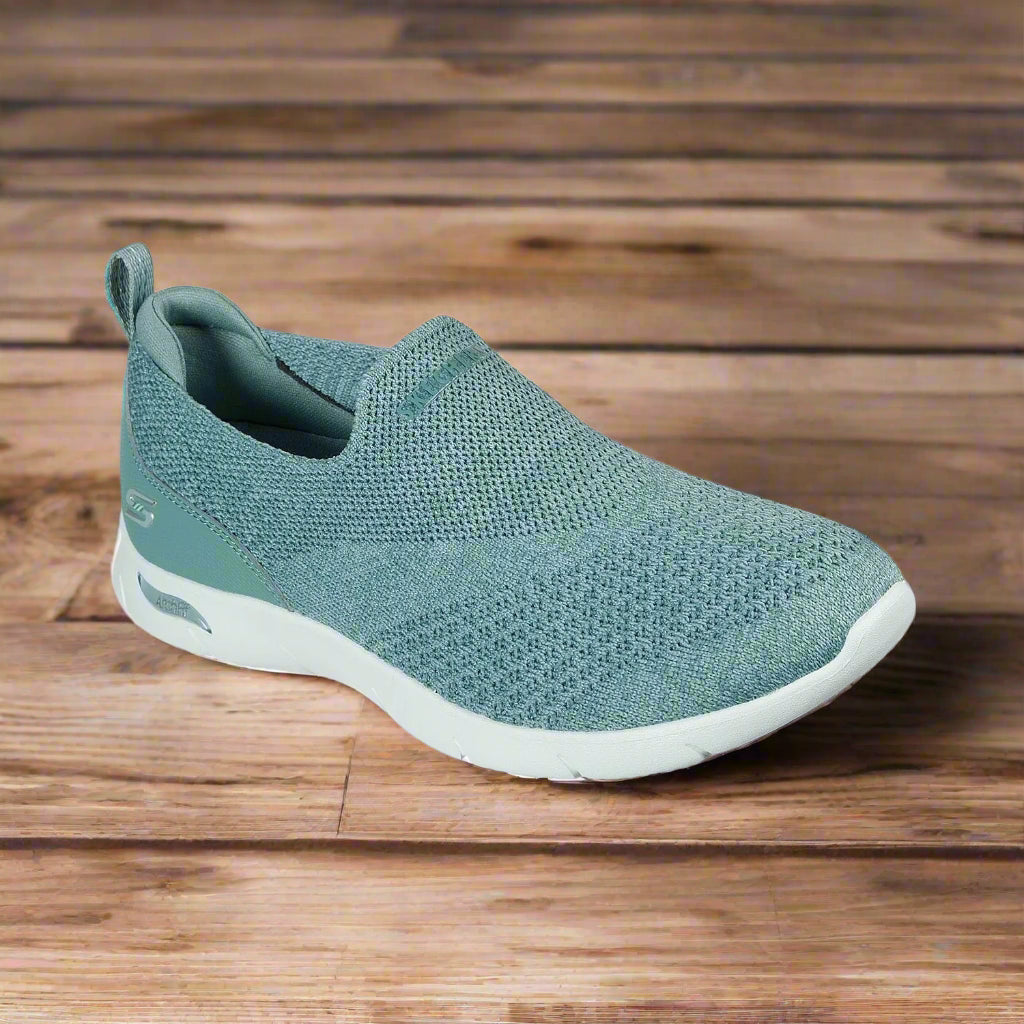 Skechers_104164-SAGE_Running_Shoes_Front_Instasport