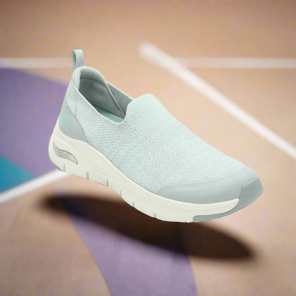 Skechers_149563-LTGY_SportsShoes_Front_Instasport