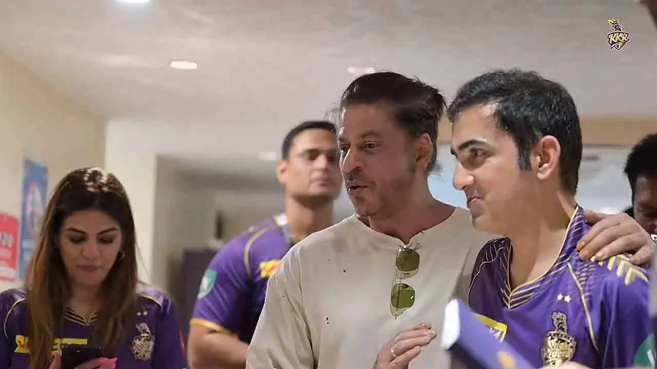 KKR Triumph in IPL Opener, Shah Rukh Khan Celebrates with Team