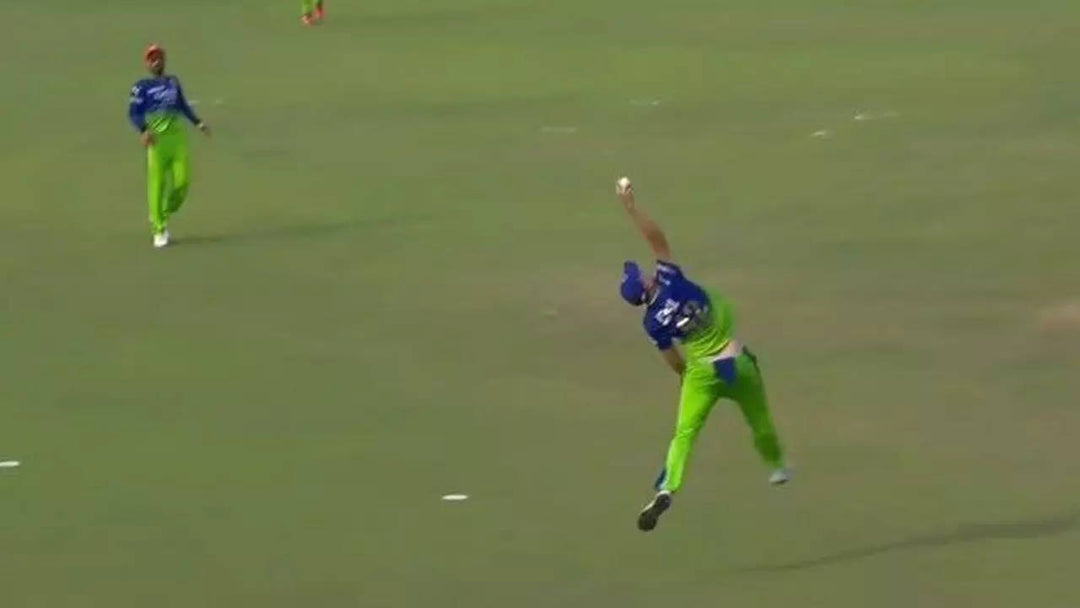 Green's Acrobatic Catch Inspires RCB to Victory Over KKR