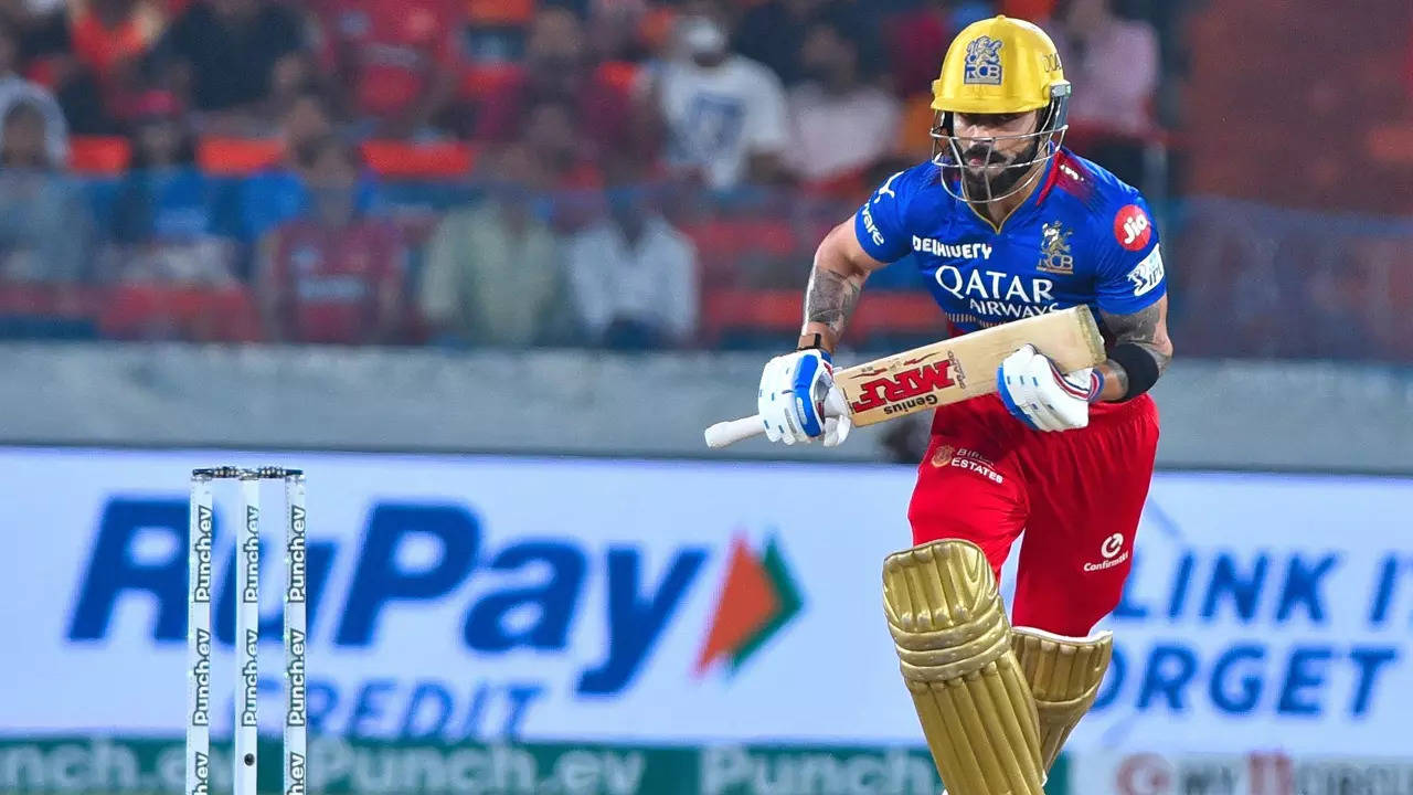 Virat Kohli Becomes First Player to Score 400 Runs in 10 IPL Seasons