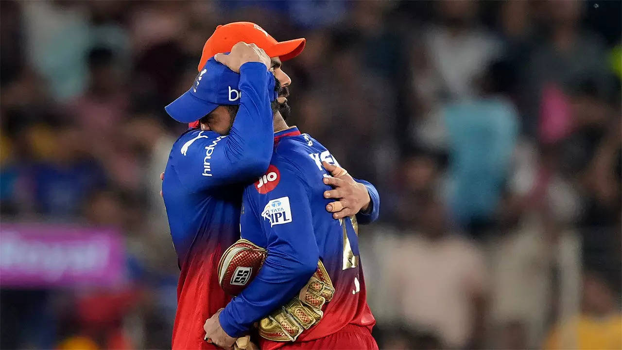 Dinesh Karthik: RCB Fans Greater Than Virat Kohli