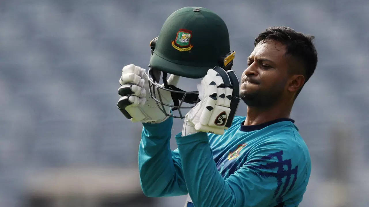 Shakib Al Hasan's Sarcastic Response to Virender Sehwag's Criticism