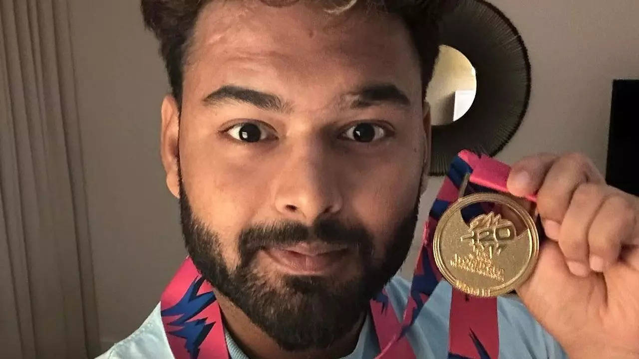 Rishabh Pant Flaunts T20 World Cup Medal, Teammates Respond with Humor