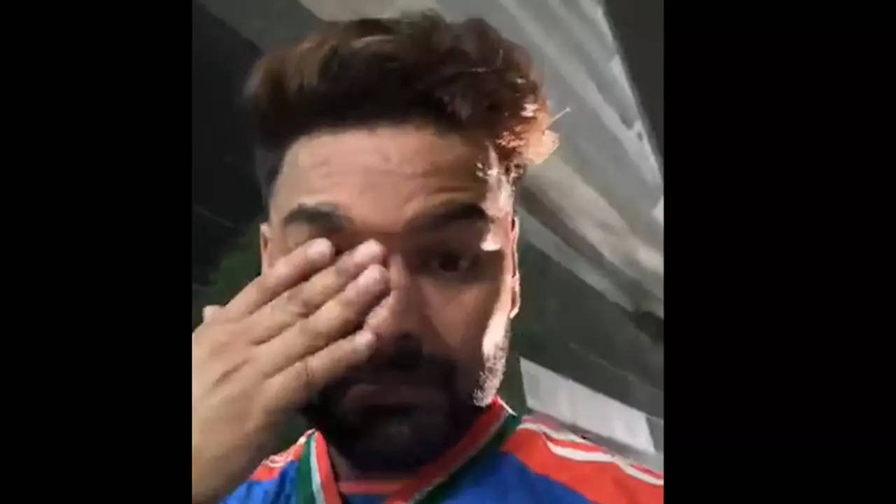 India's T20 World Cup Heroes Celebrate with Emotional Bus Parade