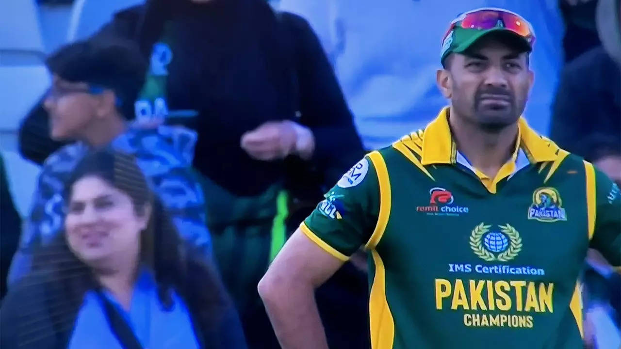 Wahab Riaz's Poor Fielding Effort Draws Criticism