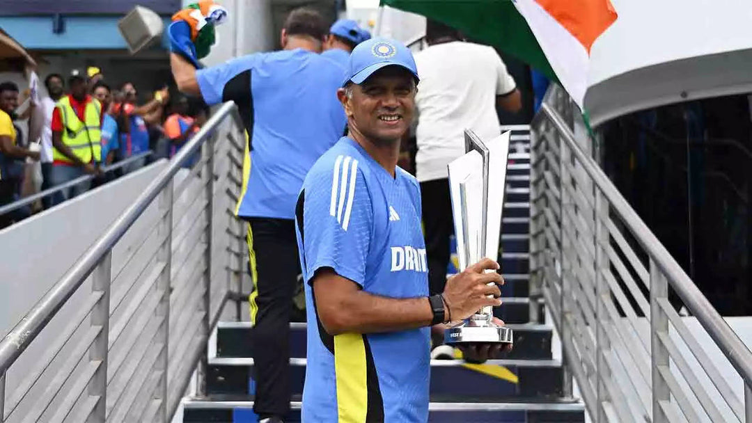 Rahul Dravid Receives Standing Ovation as World Cup-Winning Coach