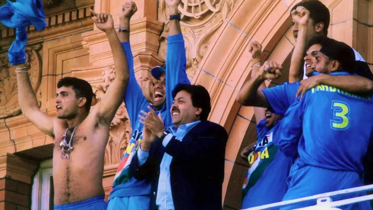 Sourav Ganguly's Iconic Jersey-Waving Celebration: A Symbol of Indian Cricket's Triumph