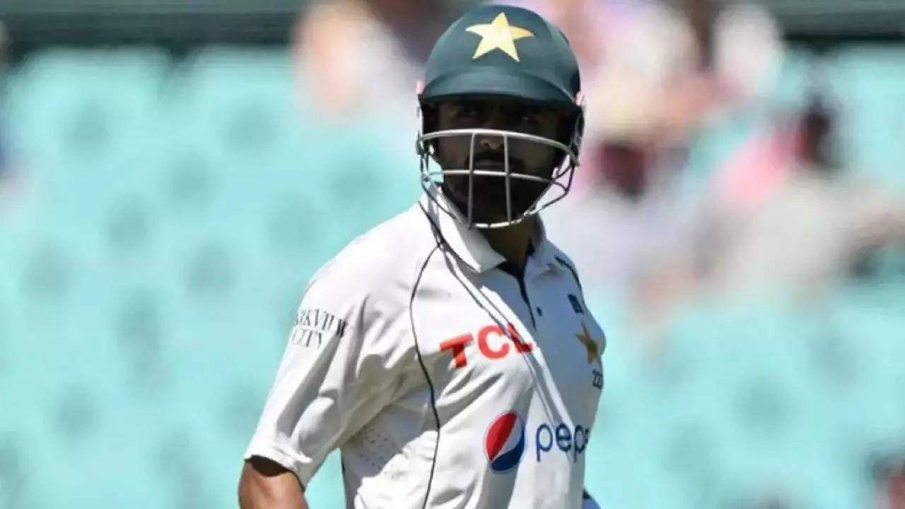 Babar Azam's Test Captaincy Return Demanded by Fans Amidst Pakistan's Struggles