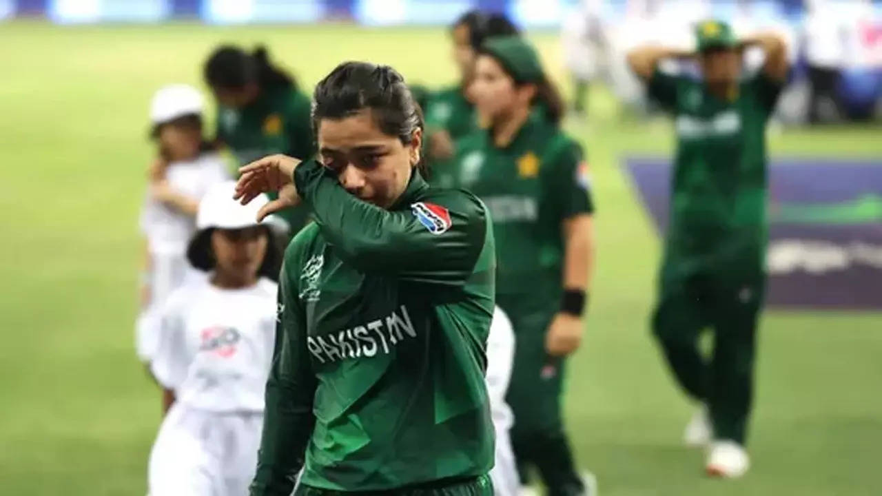 Pakistan Captain Fatima Sana's Tears of Courage Move Cricket Fans