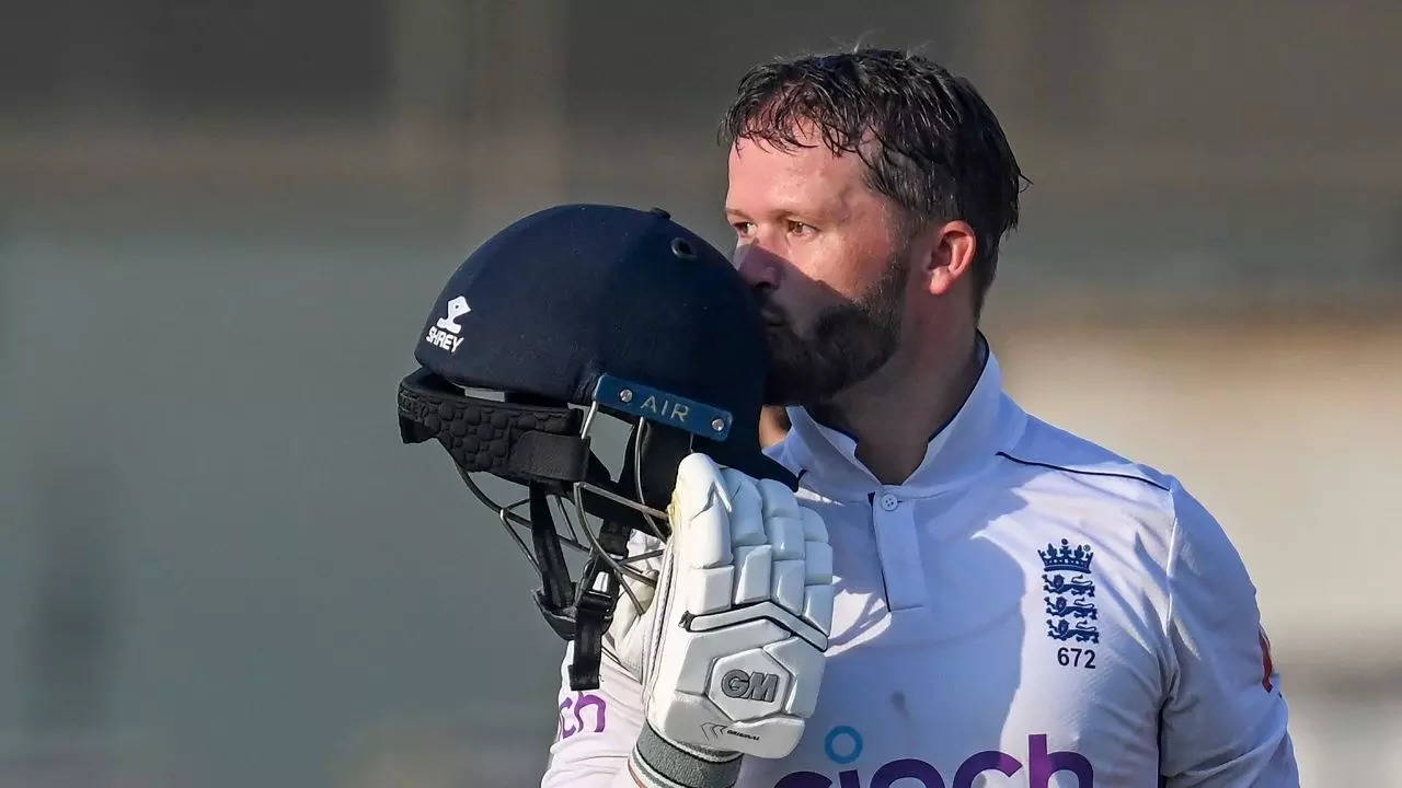 Duckett Breaks Test Record, England Faces Collapse in Multan