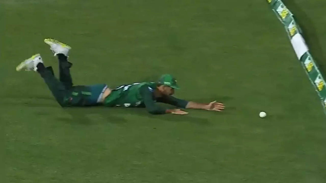 Pakistan Pacer's Wardrobe Malfunction Steals the Show in T20I