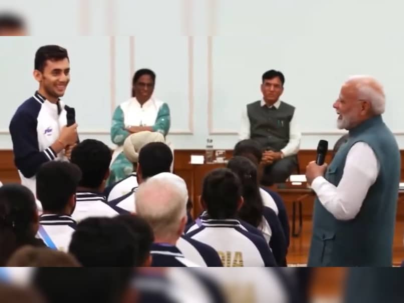 Lakshya Sen Shares Olympic Journey with PM Modi, Reveals Coach's Phone Ban