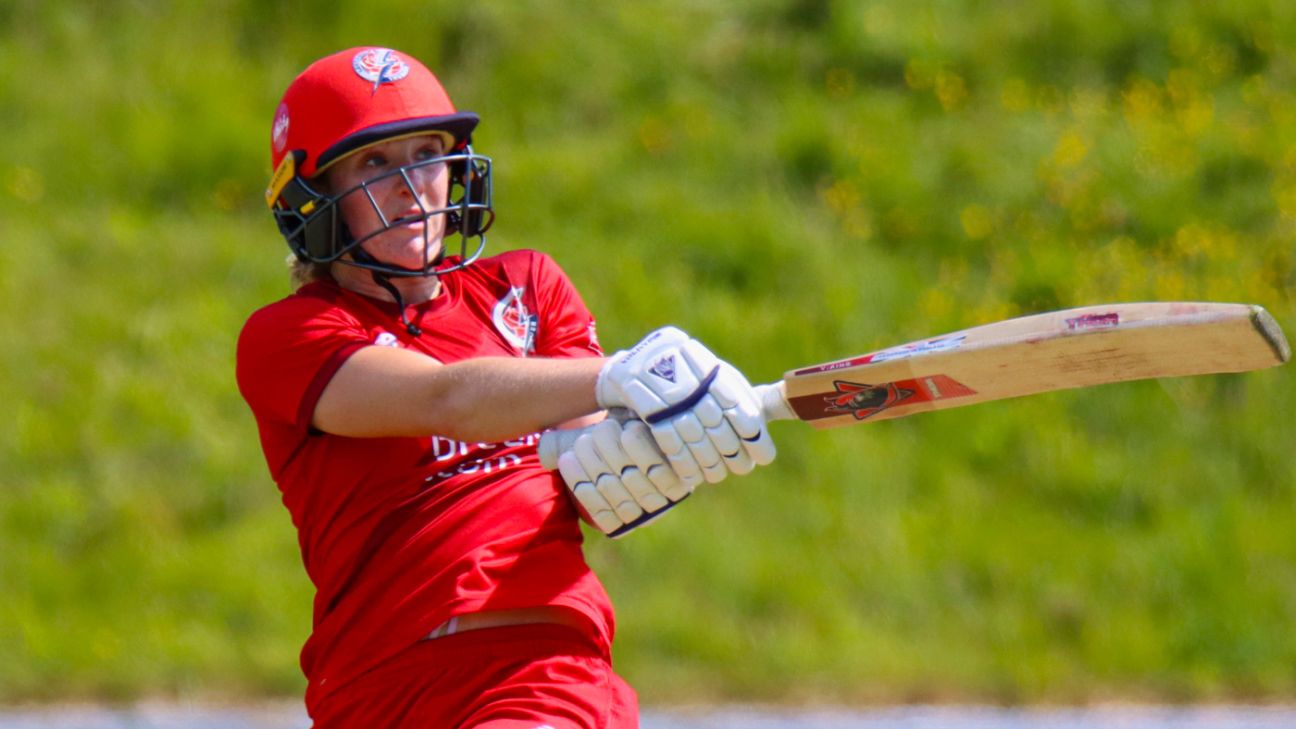 Thunder Thrash Diamonds in Charlotte Edwards Cup Opener