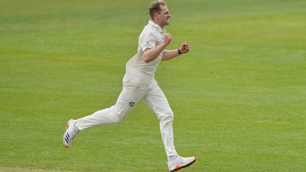 Warwickshire Edge Closer to Draw as Rain Interrupts Nottinghamshire Clash