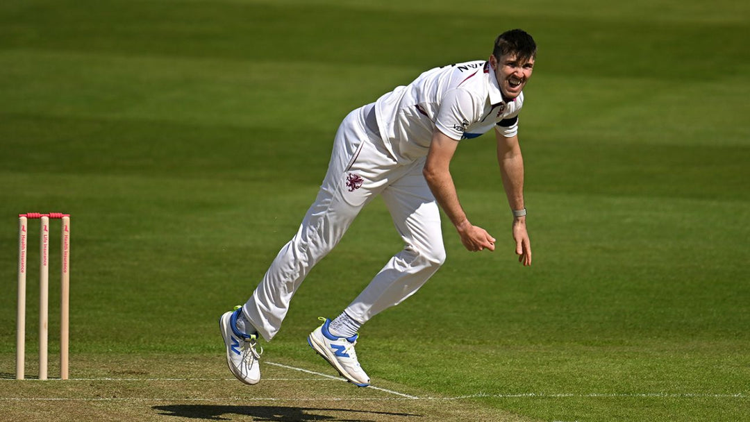 Overton Returns to Form as Somerset Bowl Out Nottinghamshire