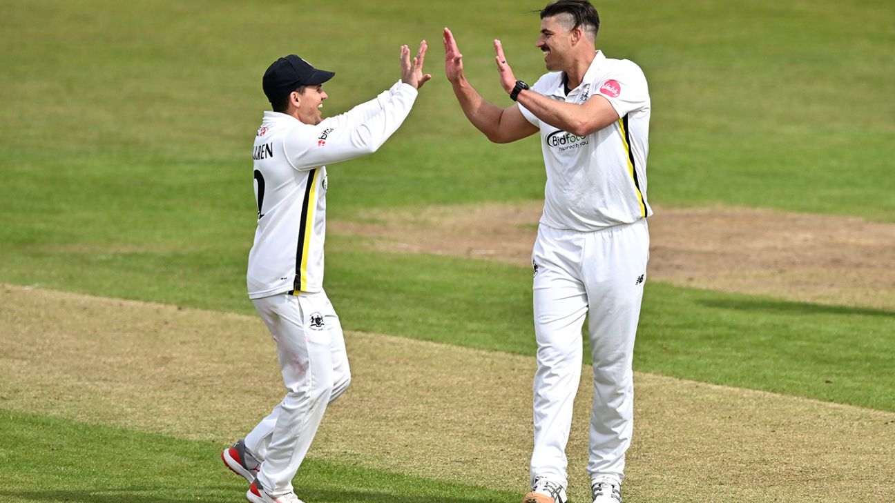 De Lange's Five-Wicket Haul Powers Gloucestershire to Dominant Position