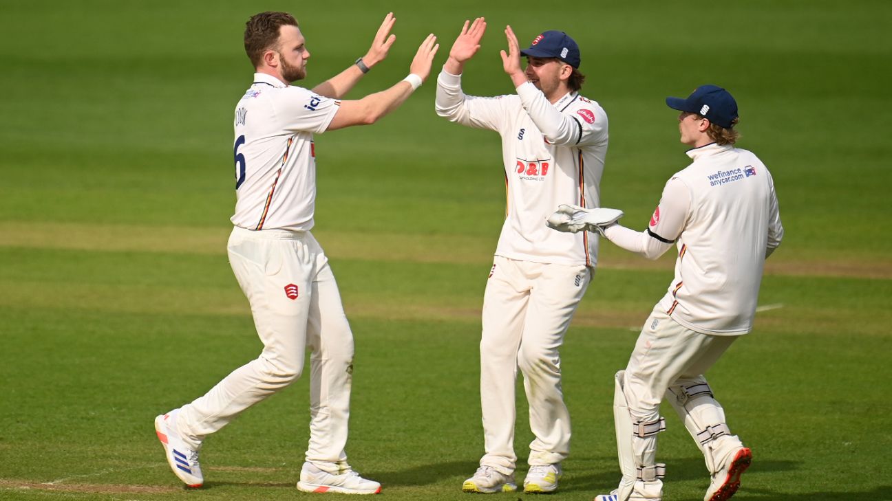 Seam Bowling Dominates as 20 Wickets Fall on Opening Day of Somerset-Essex Clash