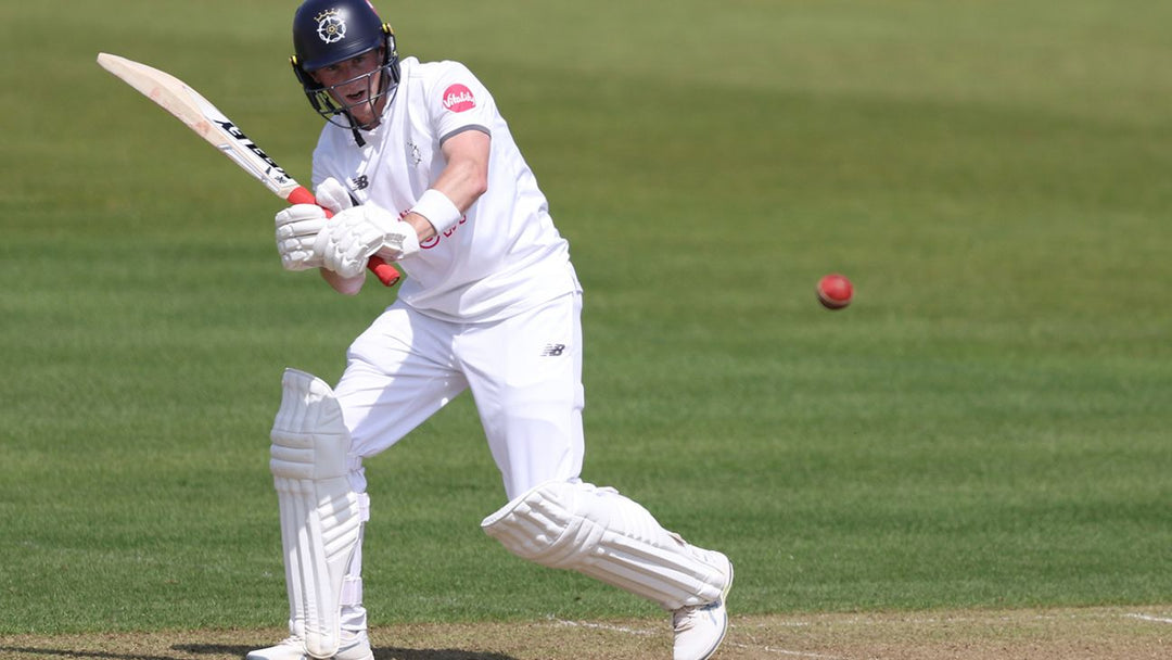 Warwickshire Bowlers Restrict Hampshire to 298 on Opening Day