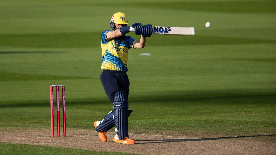 Birmingham Bears Seal Top Spot with 72-Run Victory over Leicestershire Foxes