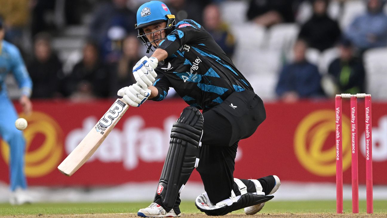 Worcestershire Rapids Crush Derbyshire with Eight-Wicket Victory