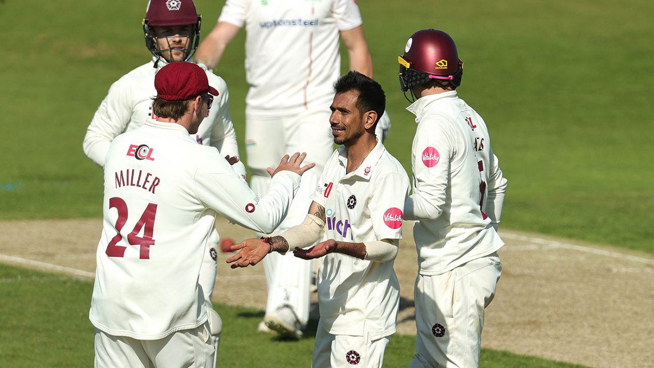 Spinners Dominate as Northamptonshire Restrict Leicestershire