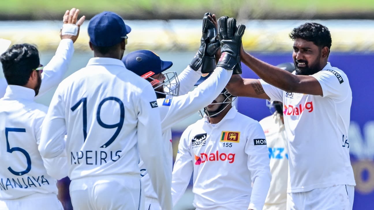 Jayasuriya and Peiris Combine for 13 New Zealand Wickets in Galle