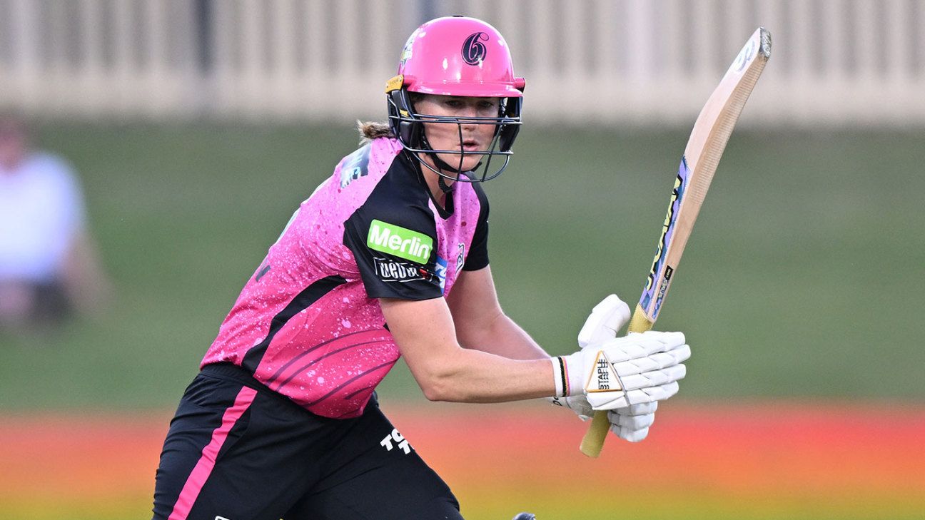 Ellyse Perry Powers Sydney Sixers to Six-Run Victory Over Hobart Hurricanes