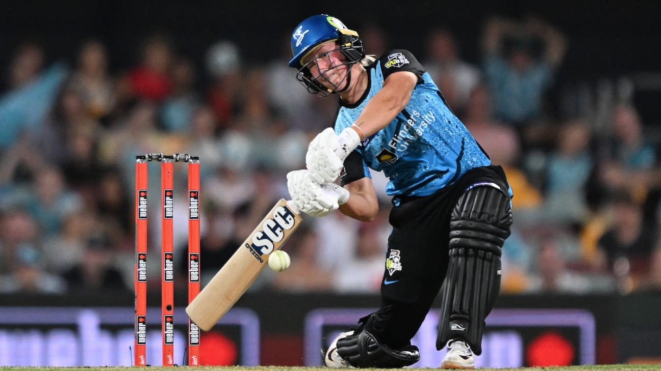 Strikers Snap Losing Streak with 38-Run Win over Hurricanes