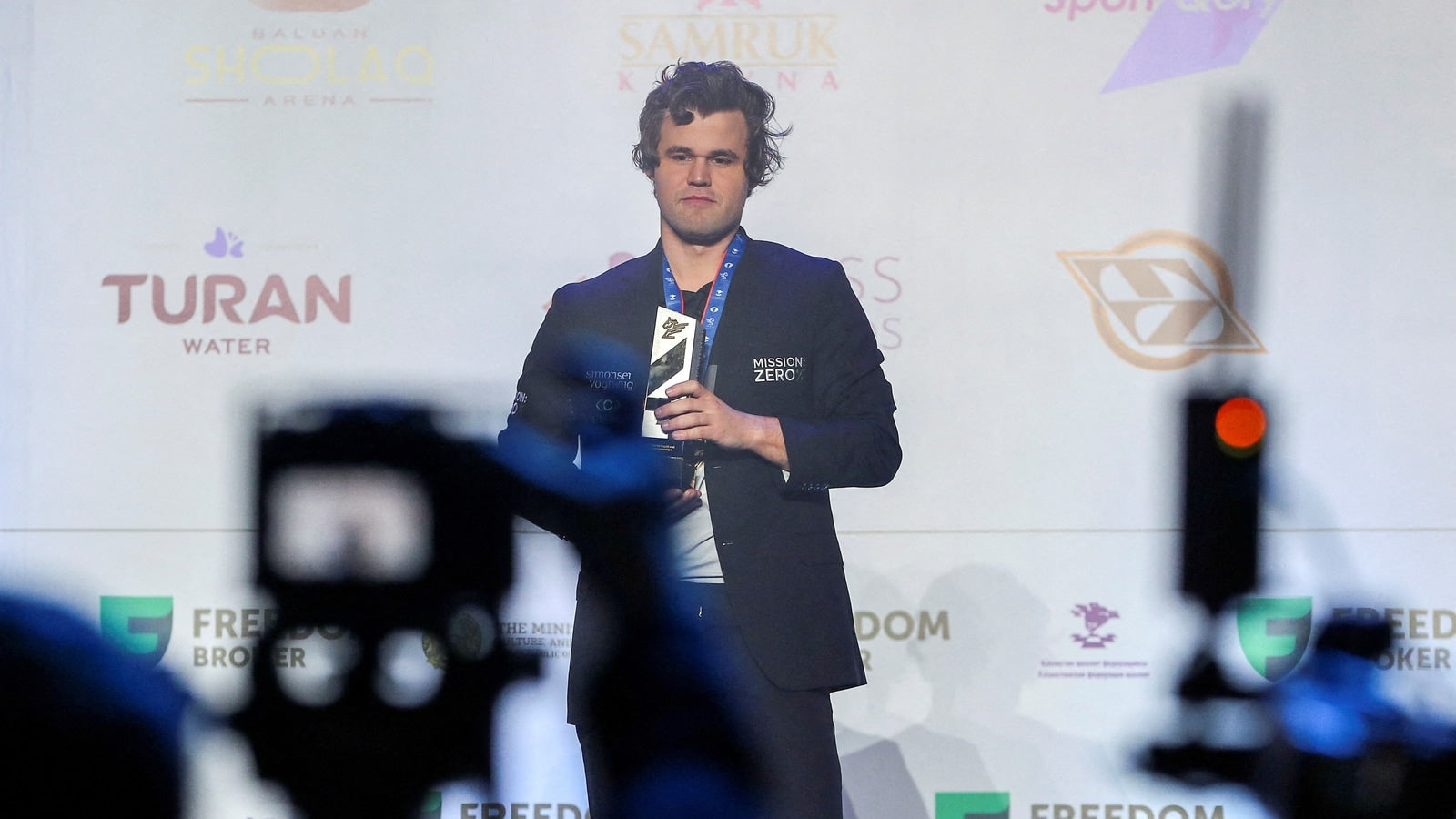 Carlsen Predicts Nakamura or Caruana as Candidates Favorites