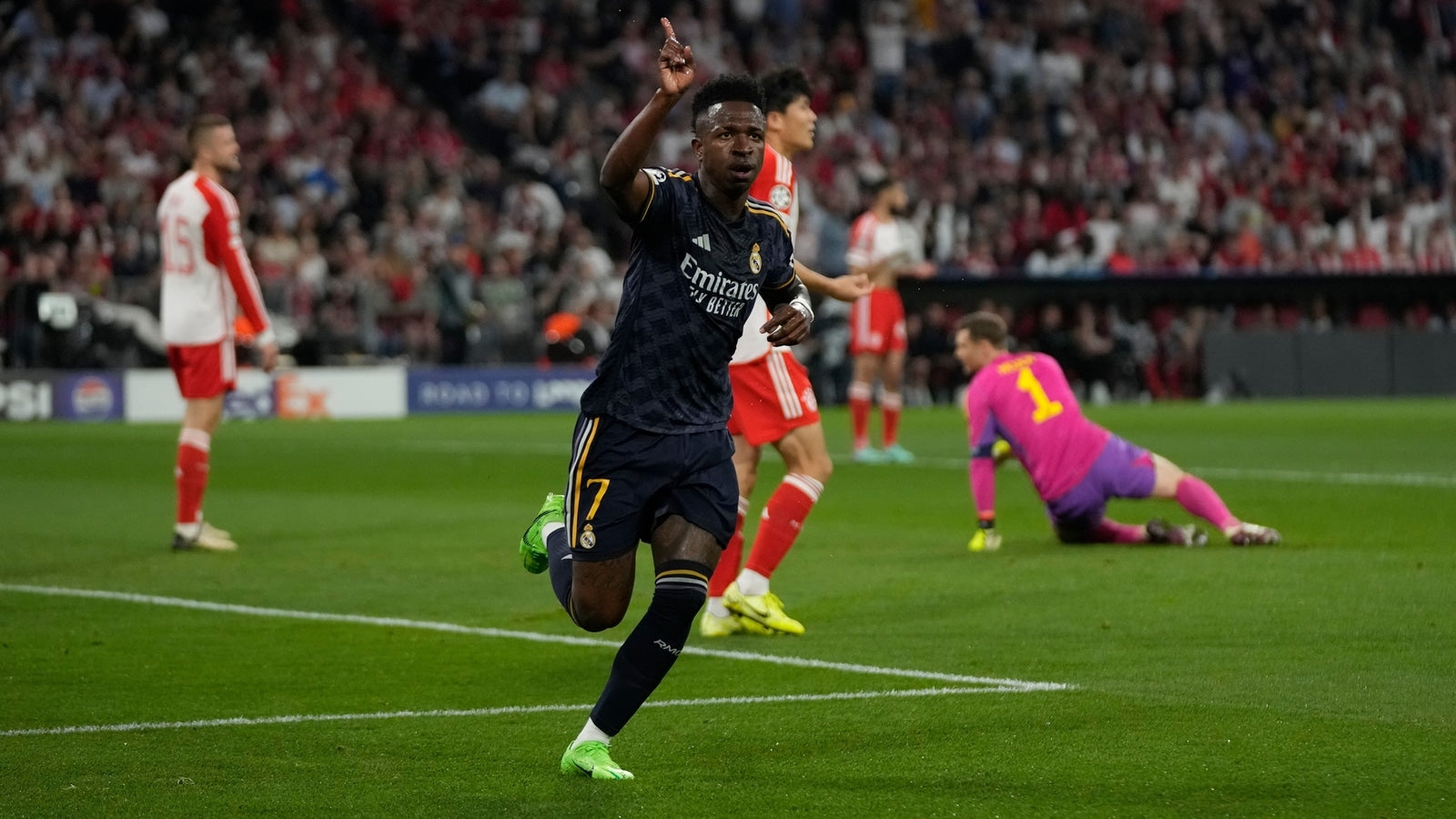 Vinícius Júnior Double Earns Real Madrid Draw at Bayern Munich