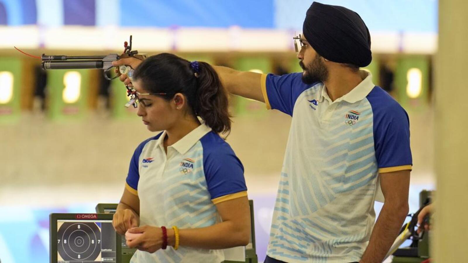 Manu Bhaker Qualifies for 10m Air Pistol Mixed Team Bronze Playoff