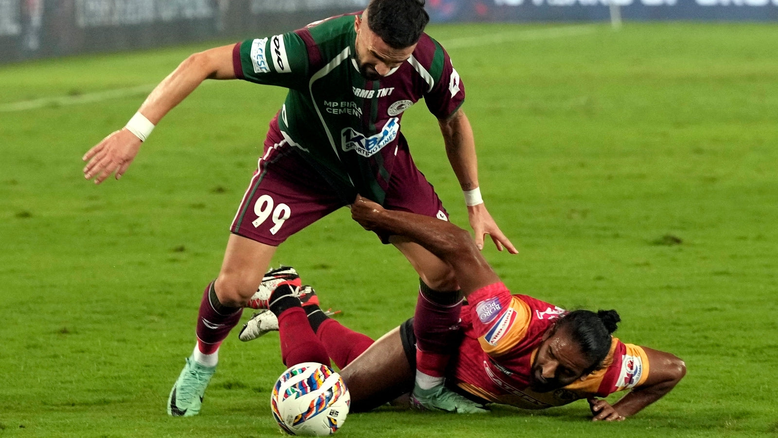 Mohun Bagan Dominates East Bengal in Kolkata Derby, Secures Play-Off Spot