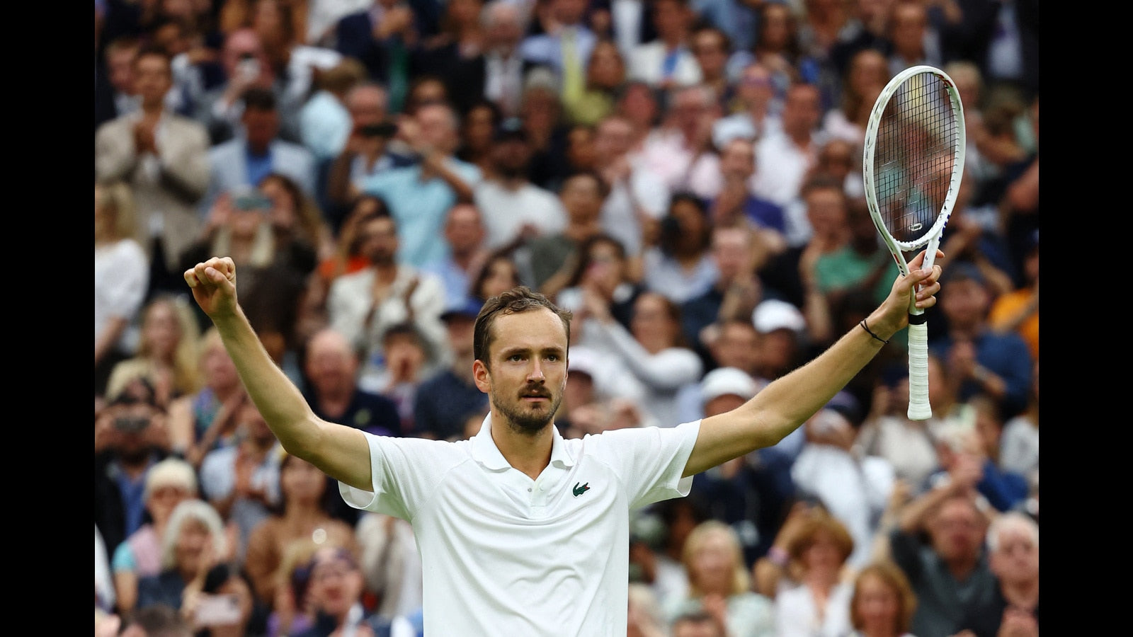 Medvedev Stuns Sinner in Wimbledon Quarterfinal Thriller