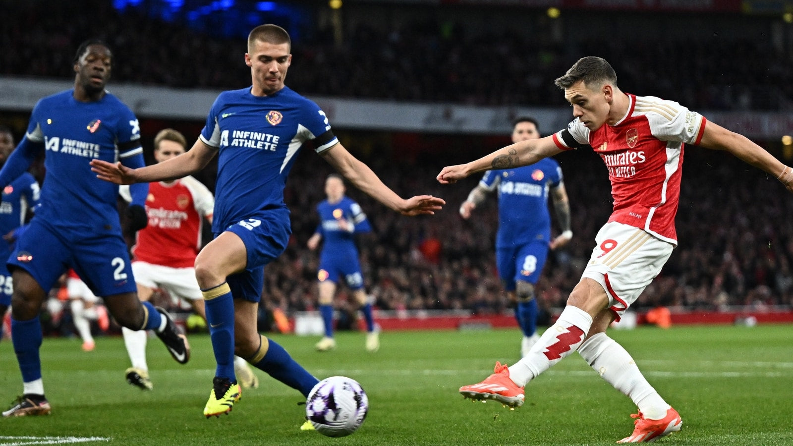 Arsenal Crush Chelsea 5-0 to Tighten Grip on Premier League Title