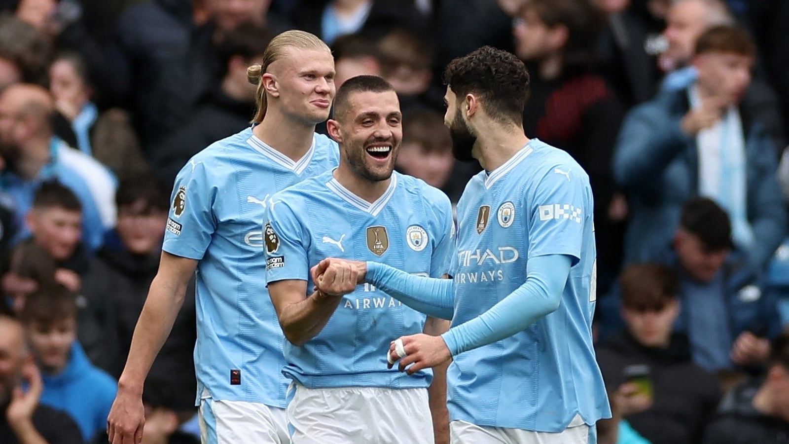 Manchester City Top Premier League, Newcastle Thrash Tottenham