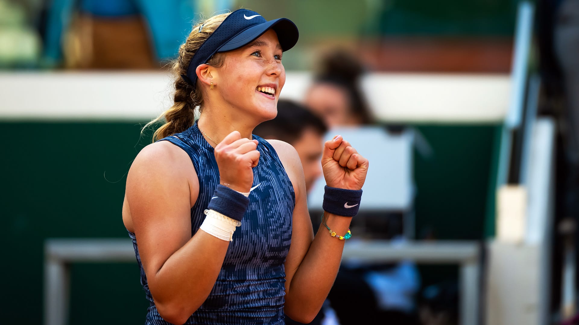 Andreeva Defies Crowd, Advances to Roland Garros Quarterfinals