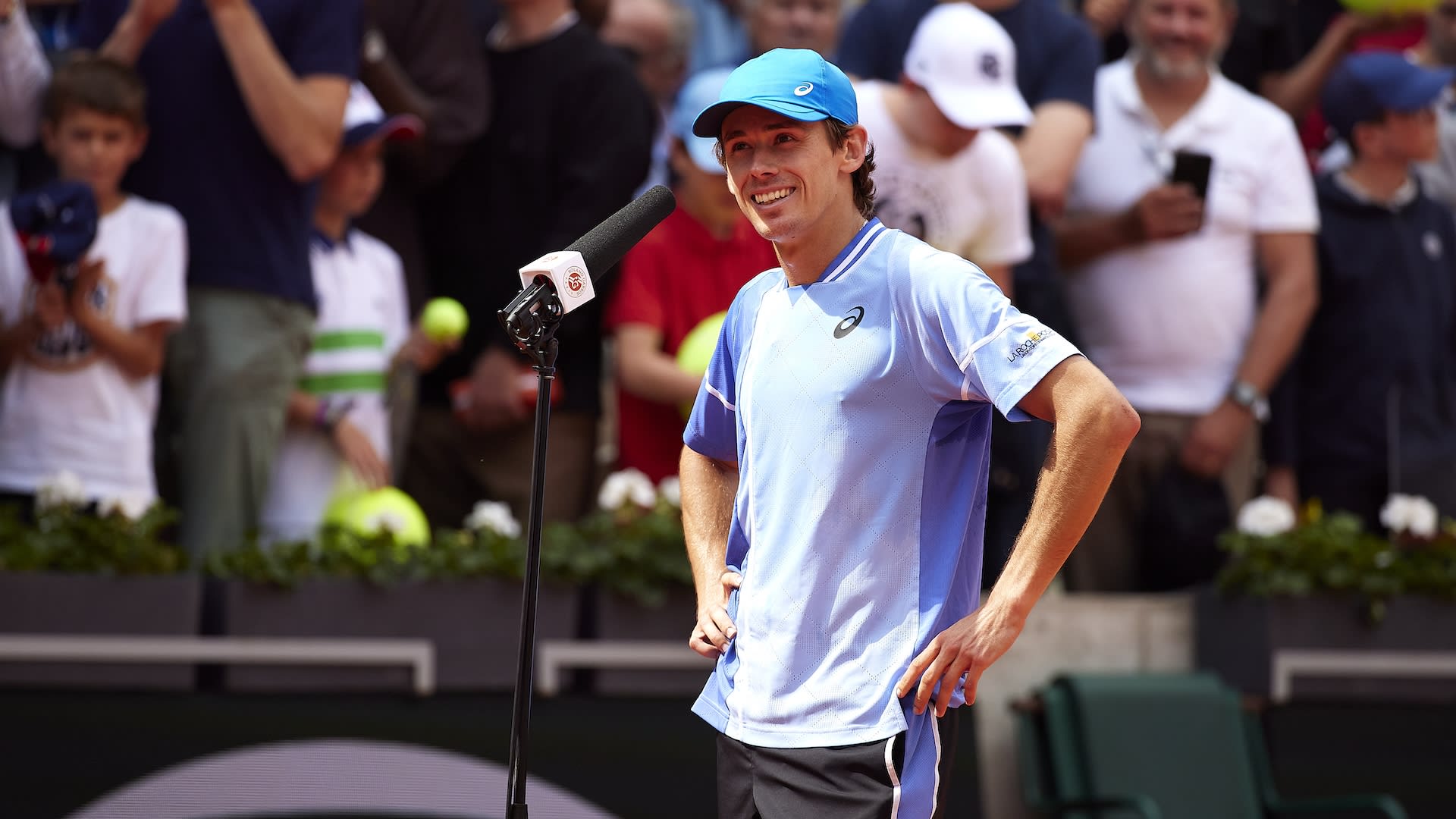 De Minaur Breaks Grand Slam Barrier with Help from Super-Fan