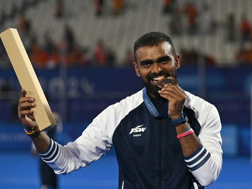 PR Sreejesh and Manu Bhaker to Jointly Bear Indian Flag at Paris 2024 Closing Ceremony